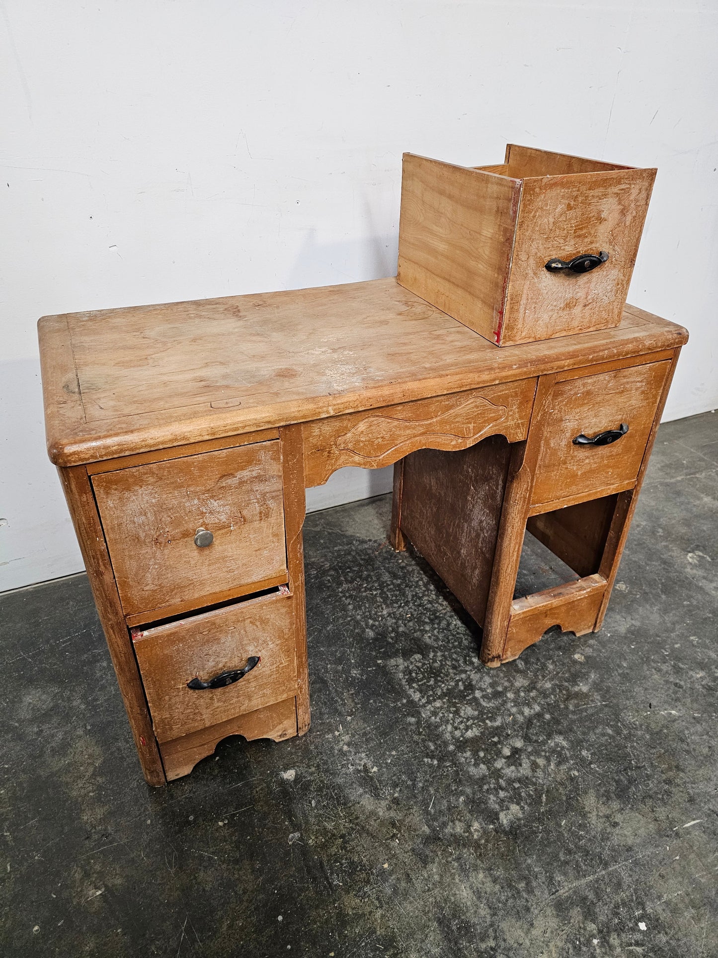 Petit bureau en bois