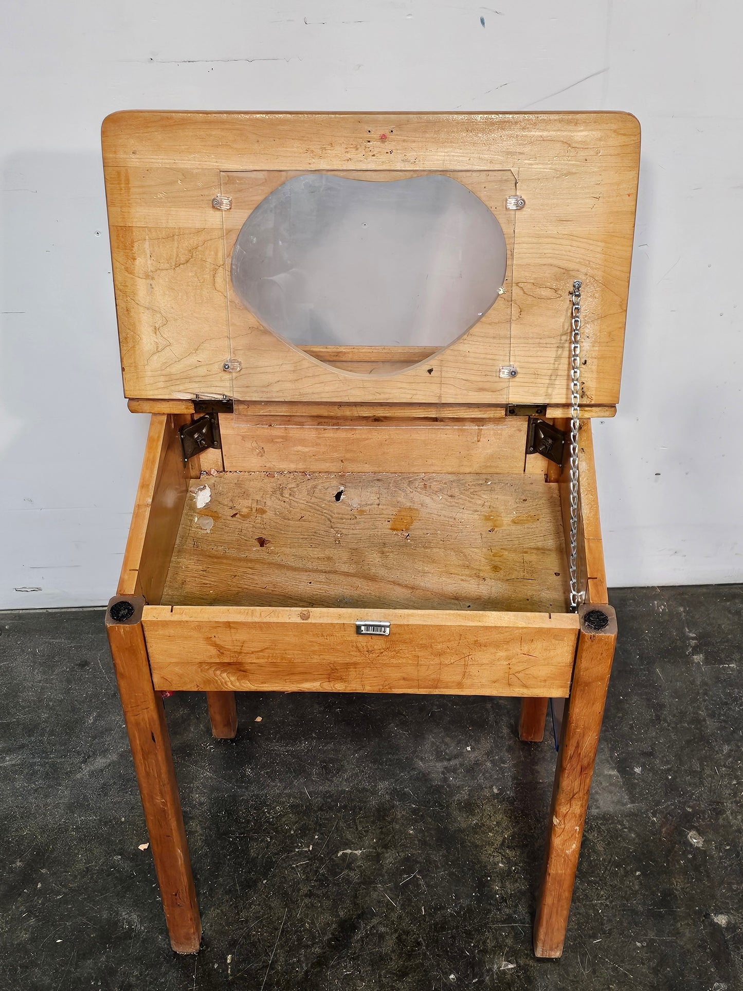 Pupitre avec vitre en plexiglass