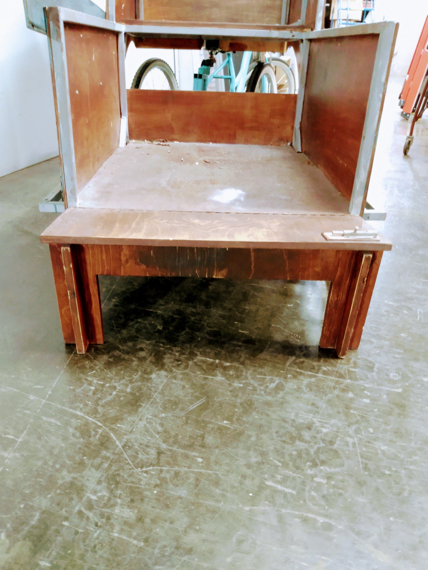 Tricycle et chariot adapté