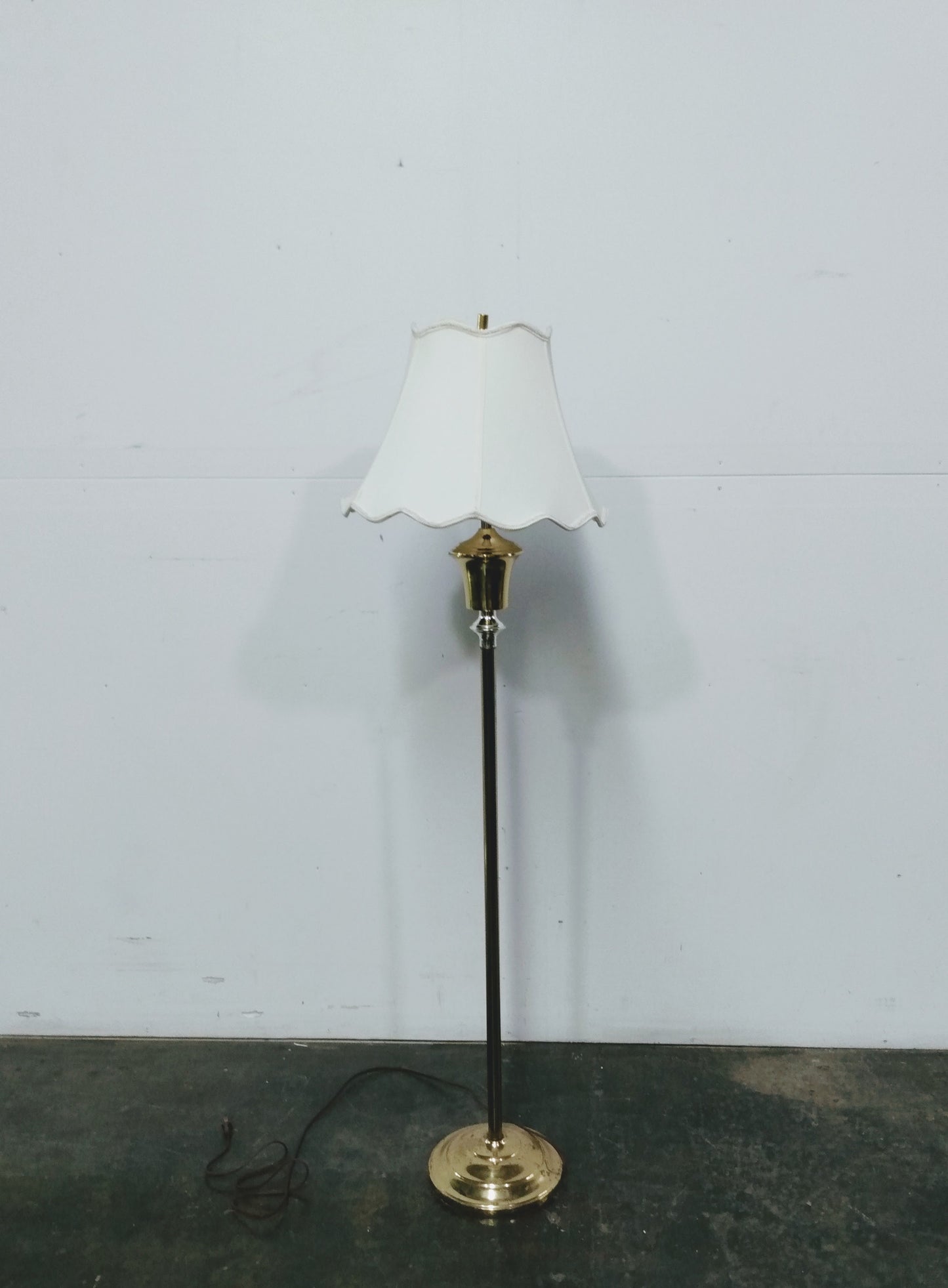 Lampe sur pied en laiton
