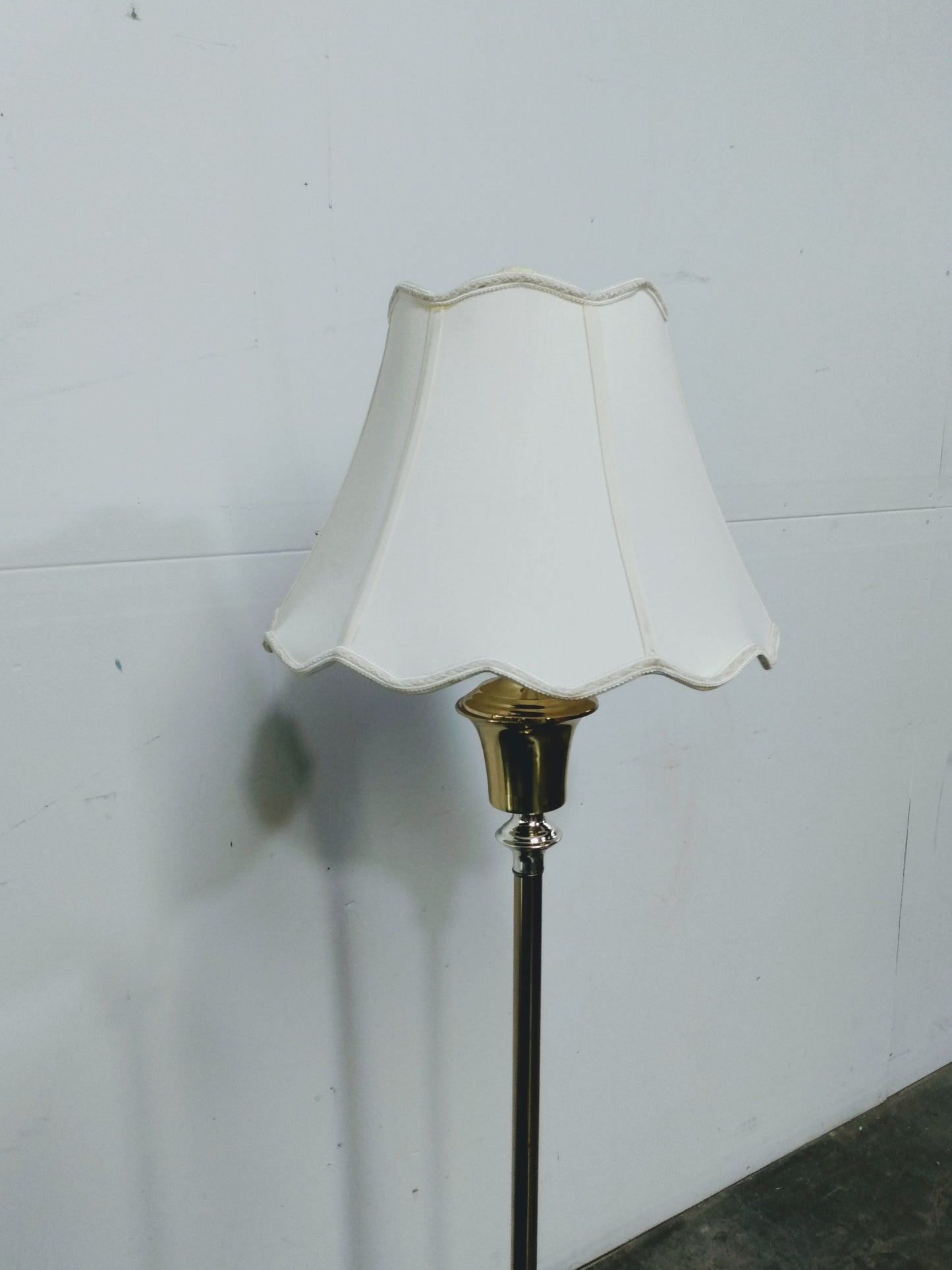 Lampe sur pied en laiton