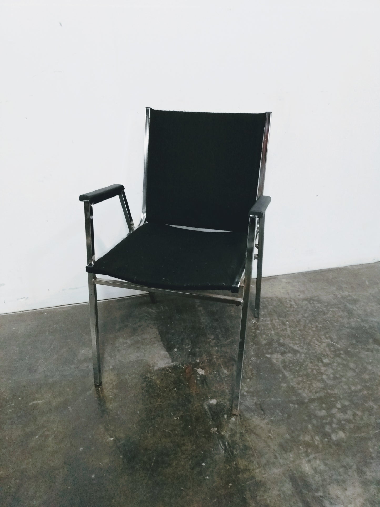 Chaise visiteur avec accoudoir