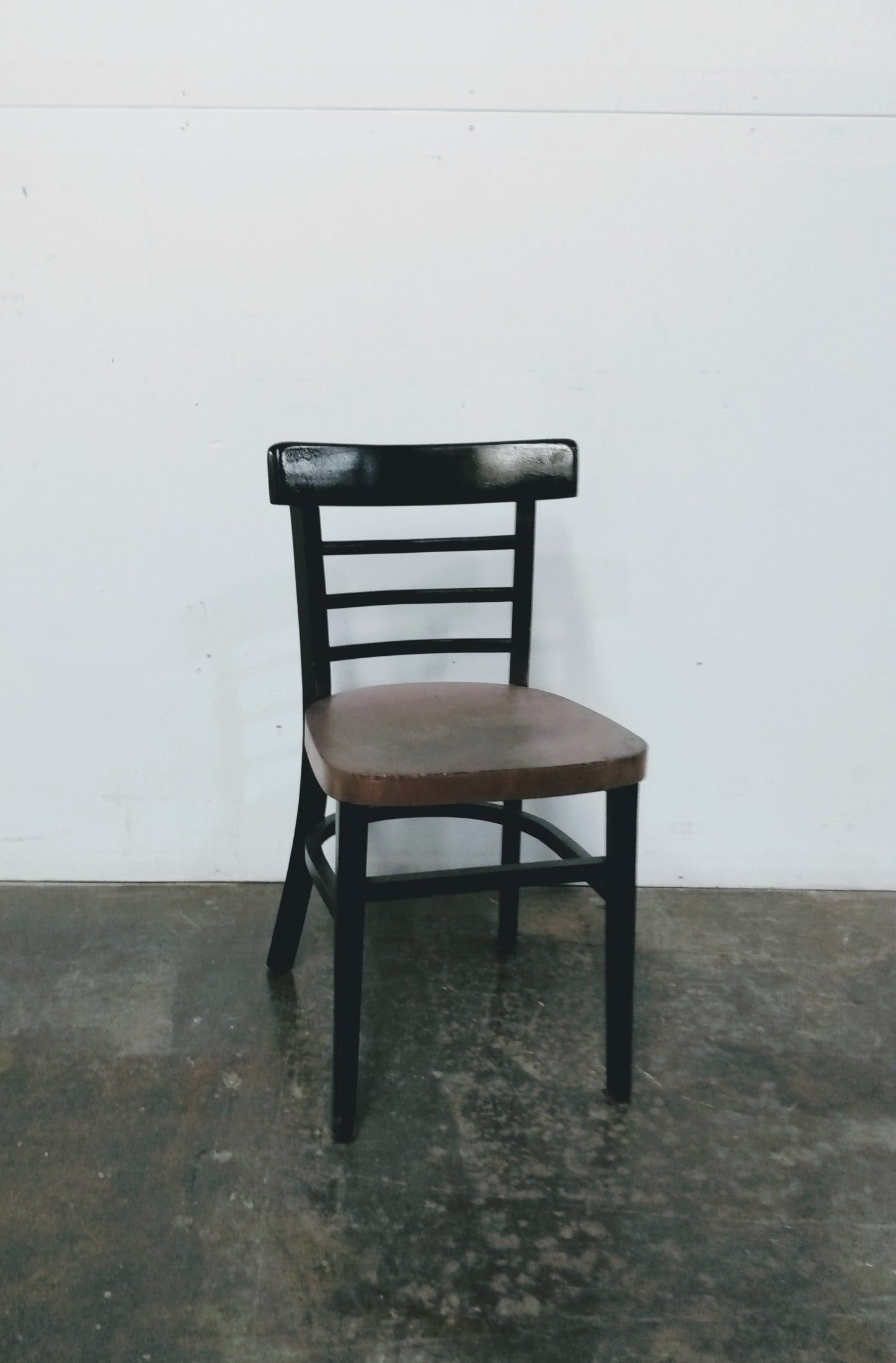 Chaise en bois peint