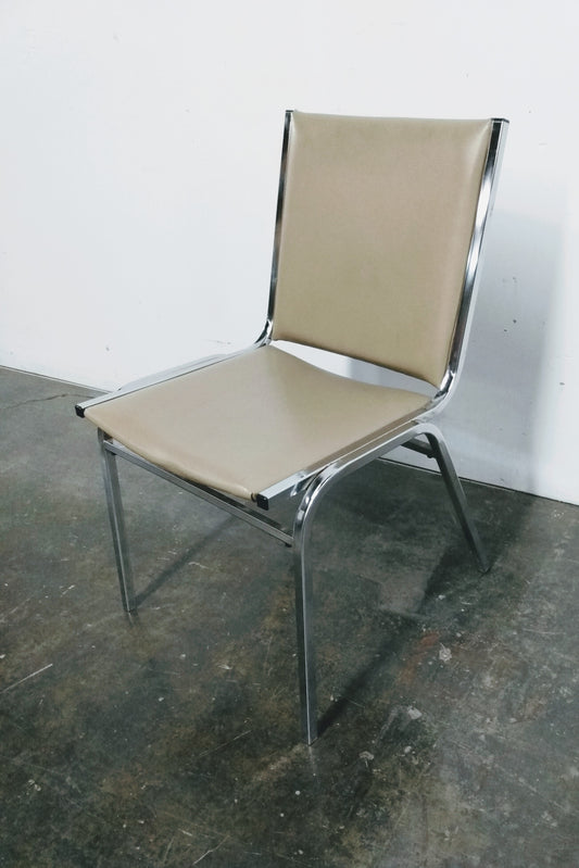 Chaise de visiteur beige sans accoudoir