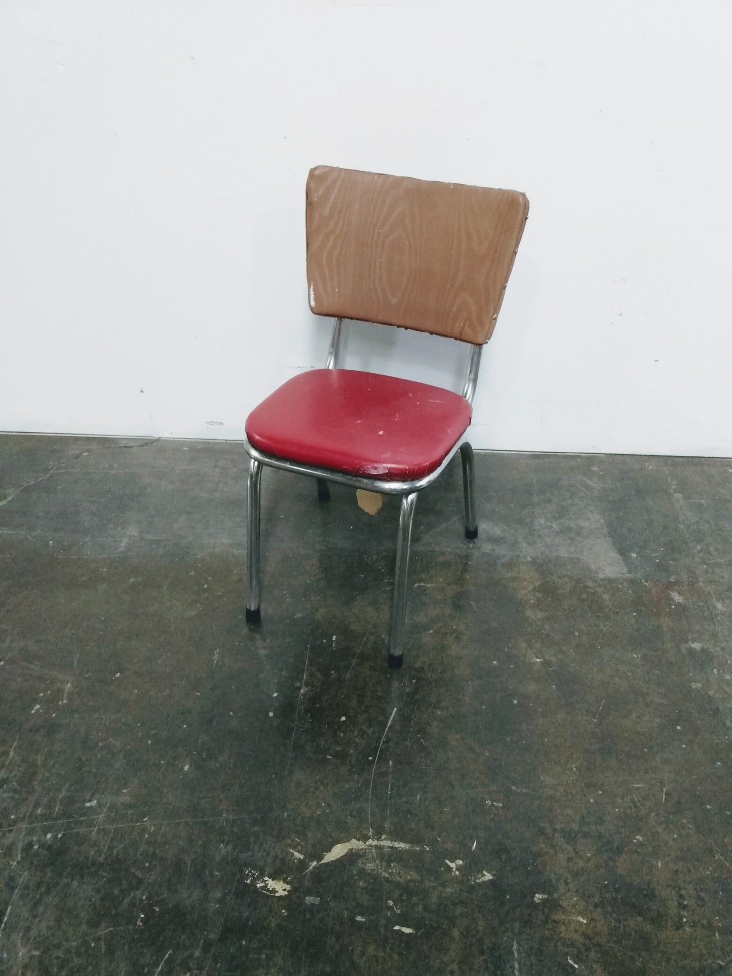 Chaise de cuisine retro - rouge et marron