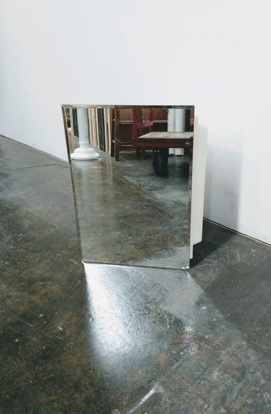 Pharmacie avec miroir