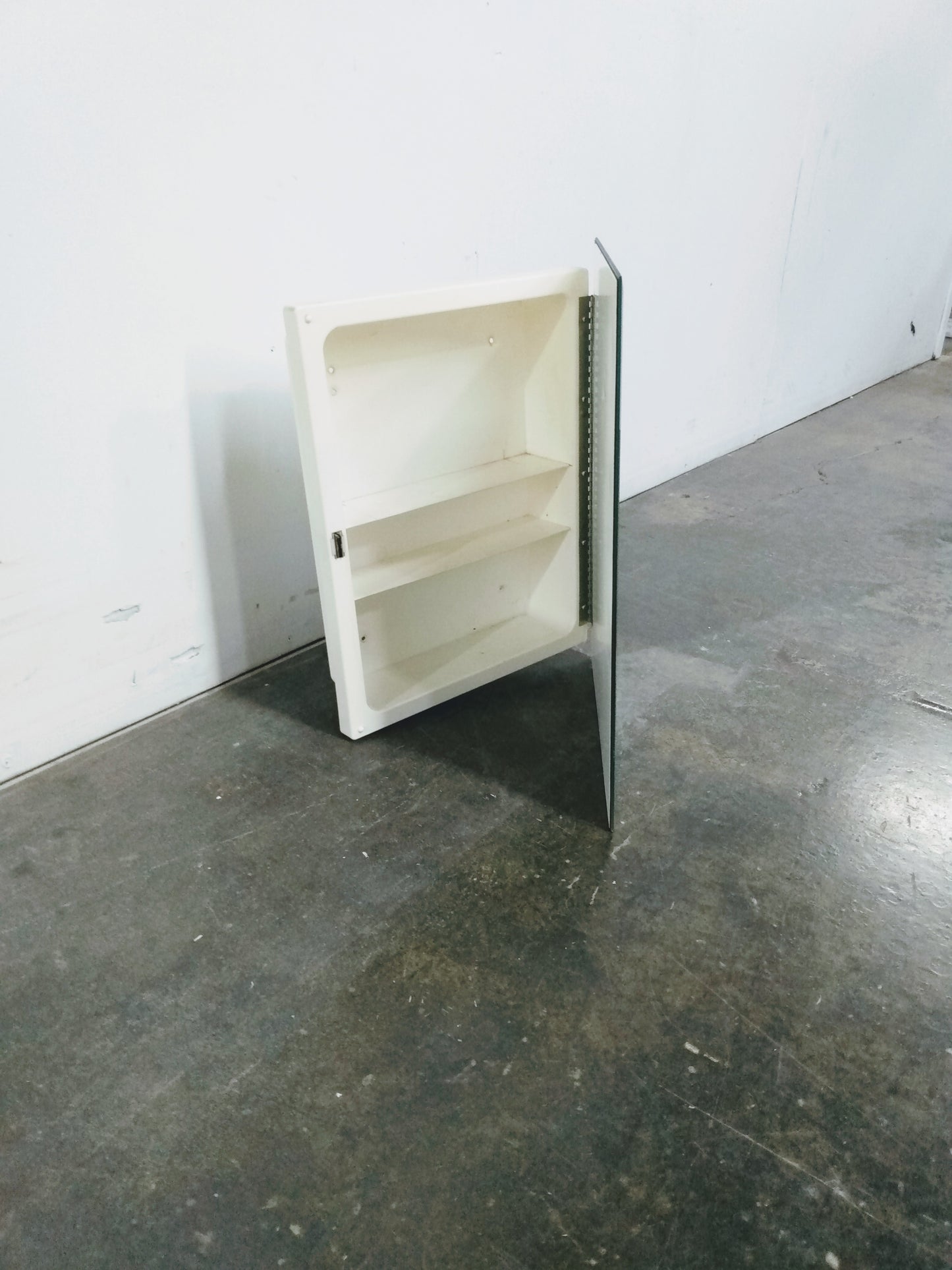 Pharmacie avec miroir