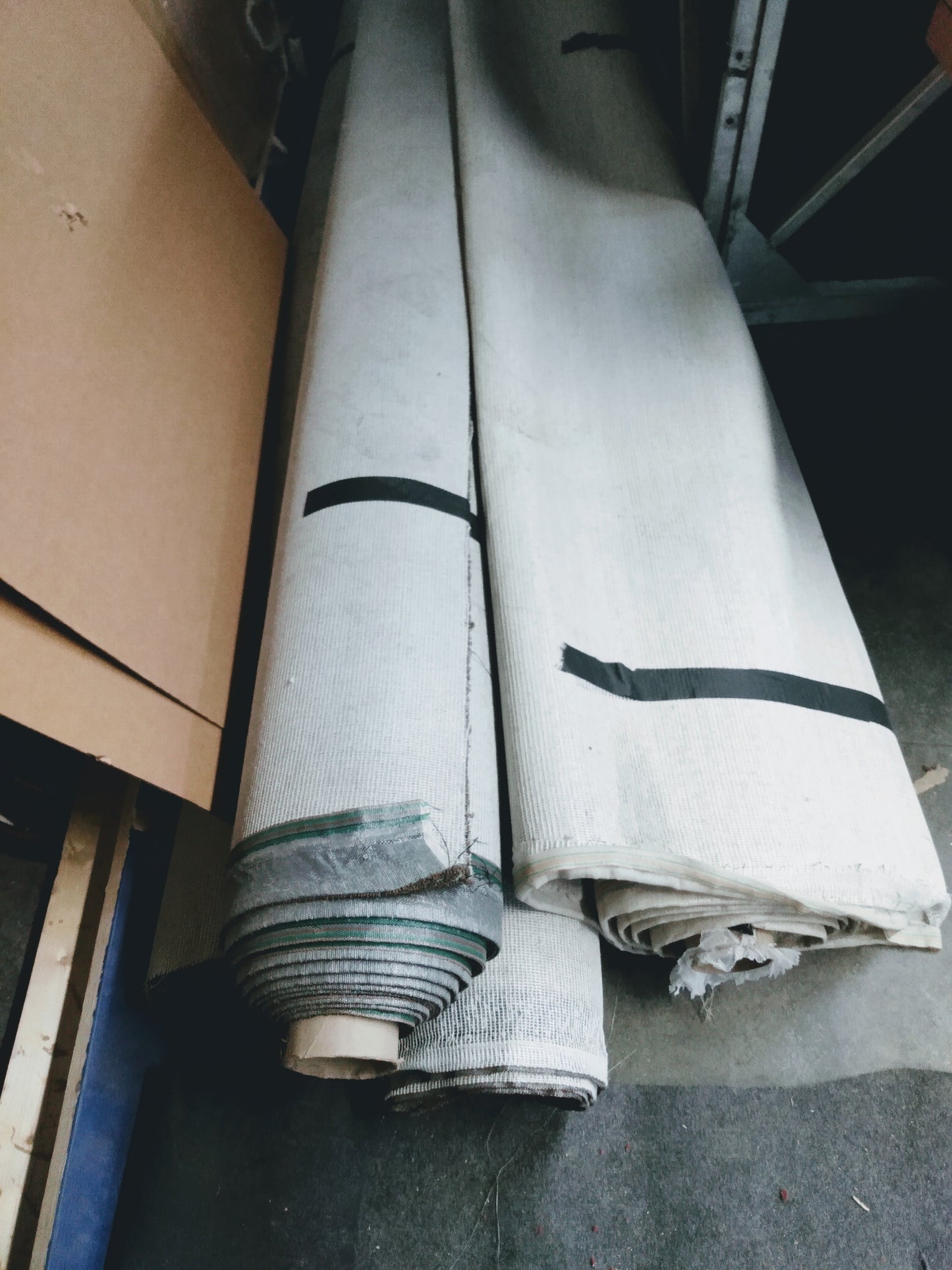 Rouleau de moquette beige