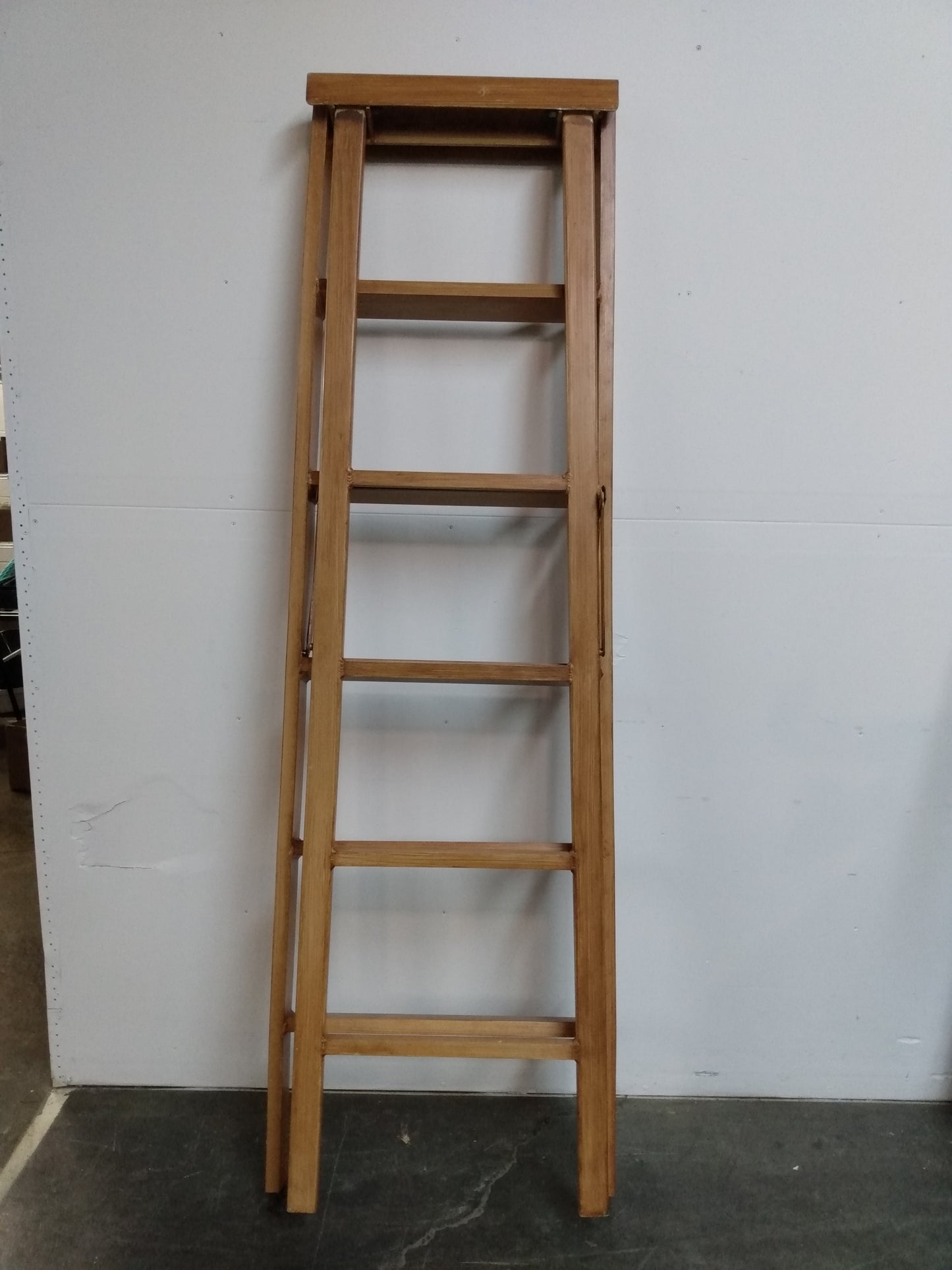 Reproduction escabeau en métal peint bois