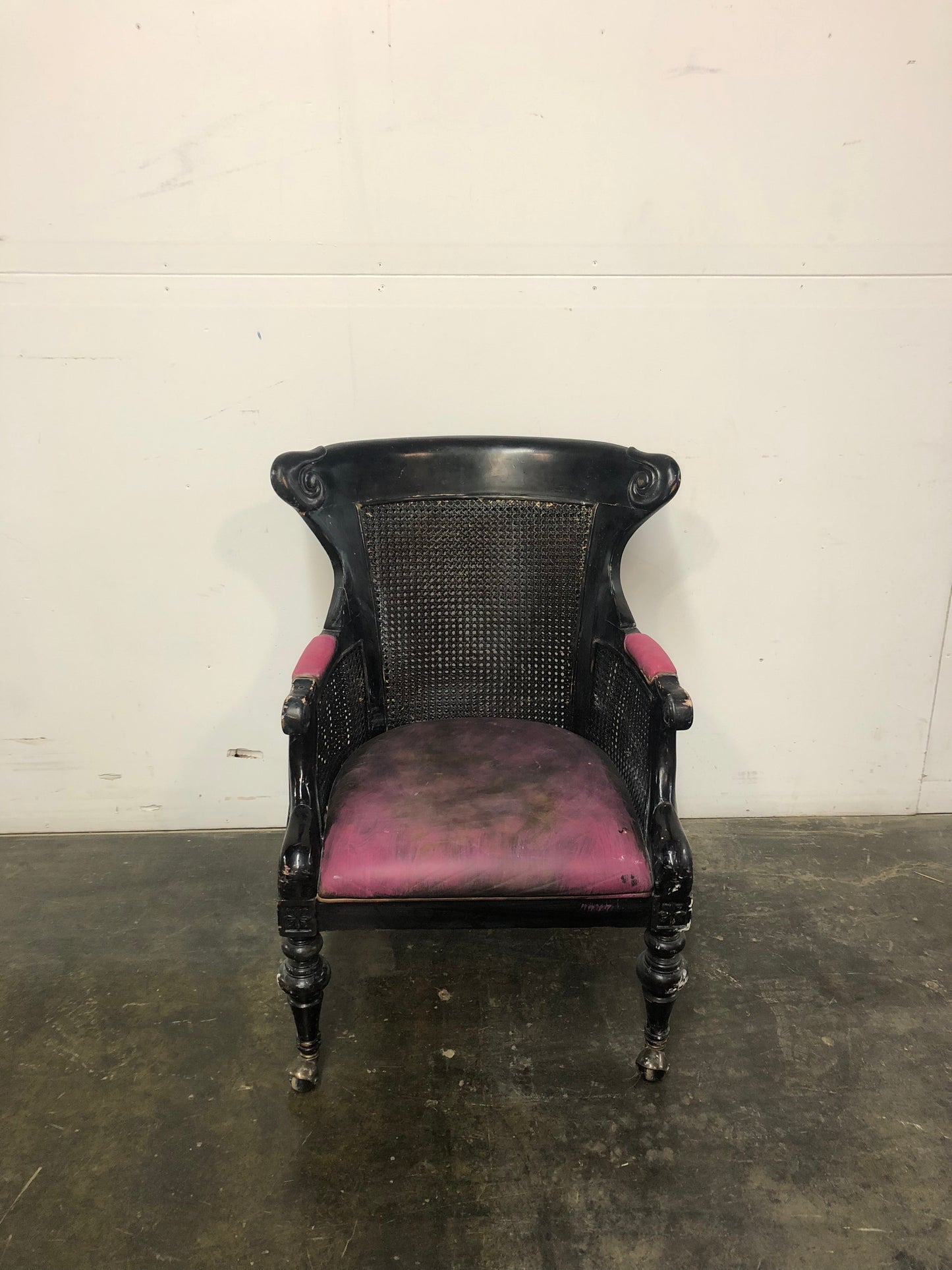 Fauteuil gothique sur roulette