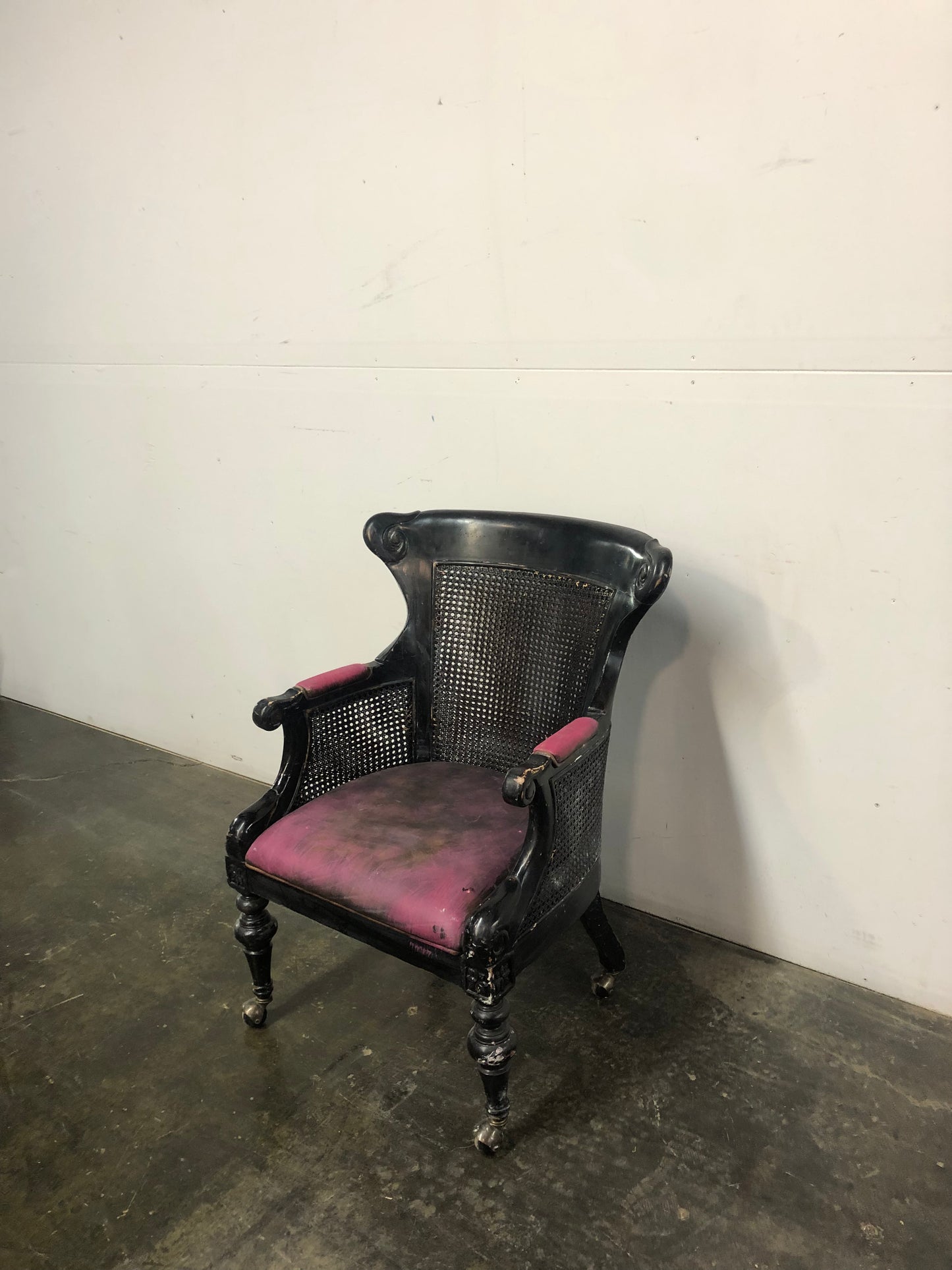 Fauteuil gothique sur roulette