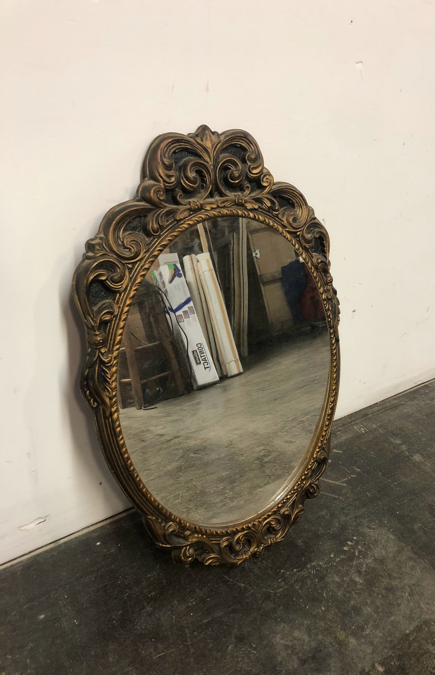 Miroir gothique en plastique