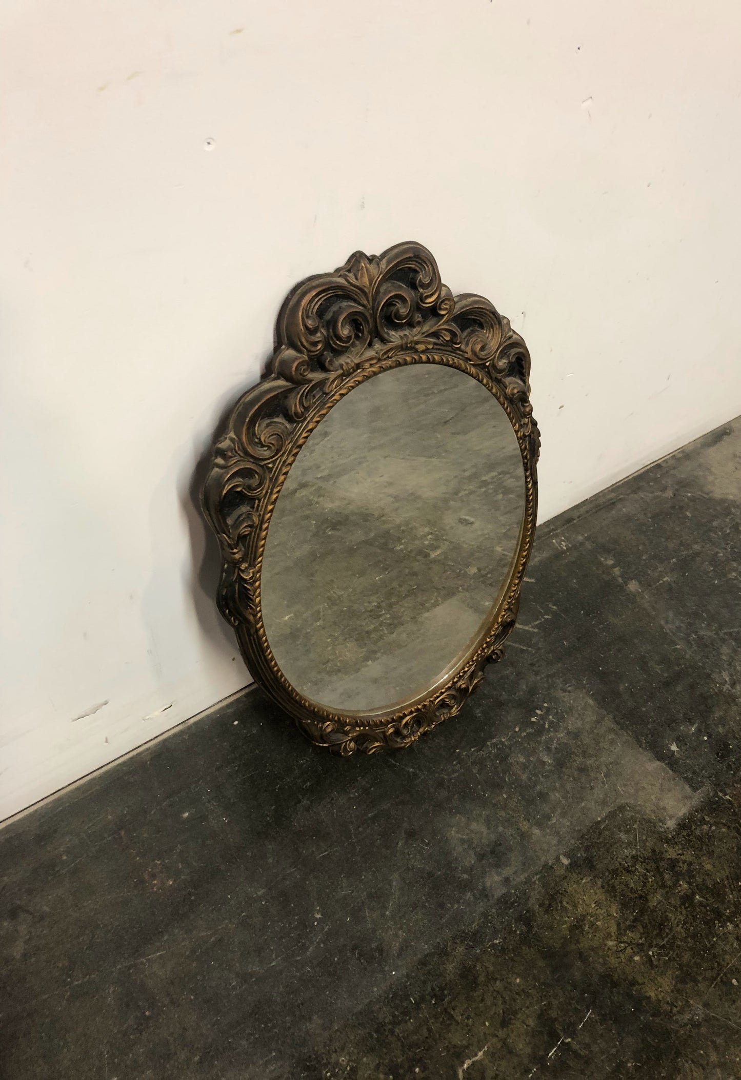 Miroir gothique en plastique