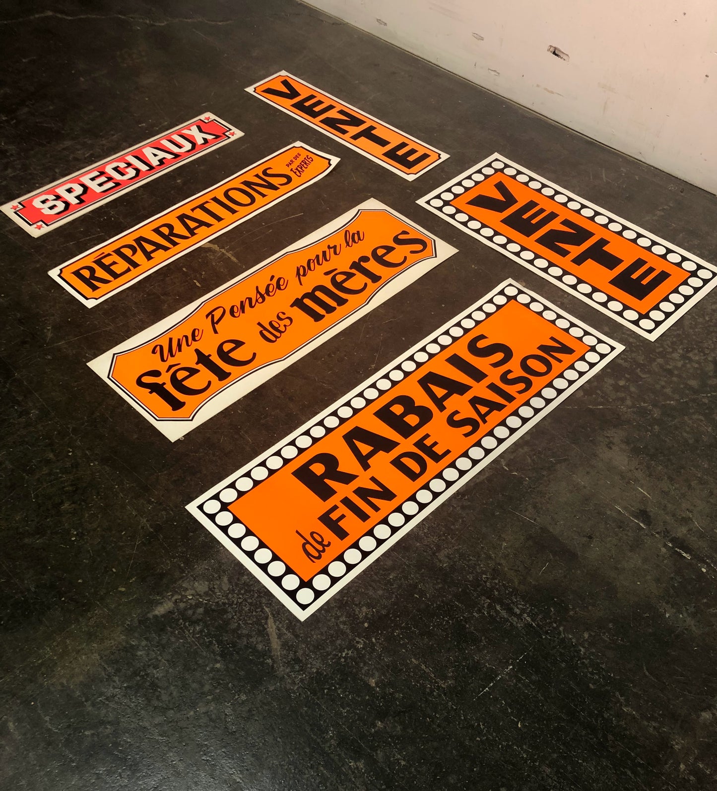 Affiches de soldes variées