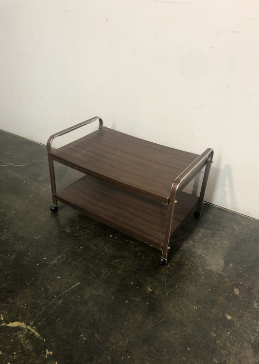 Table basse sur roulettes en mélamine