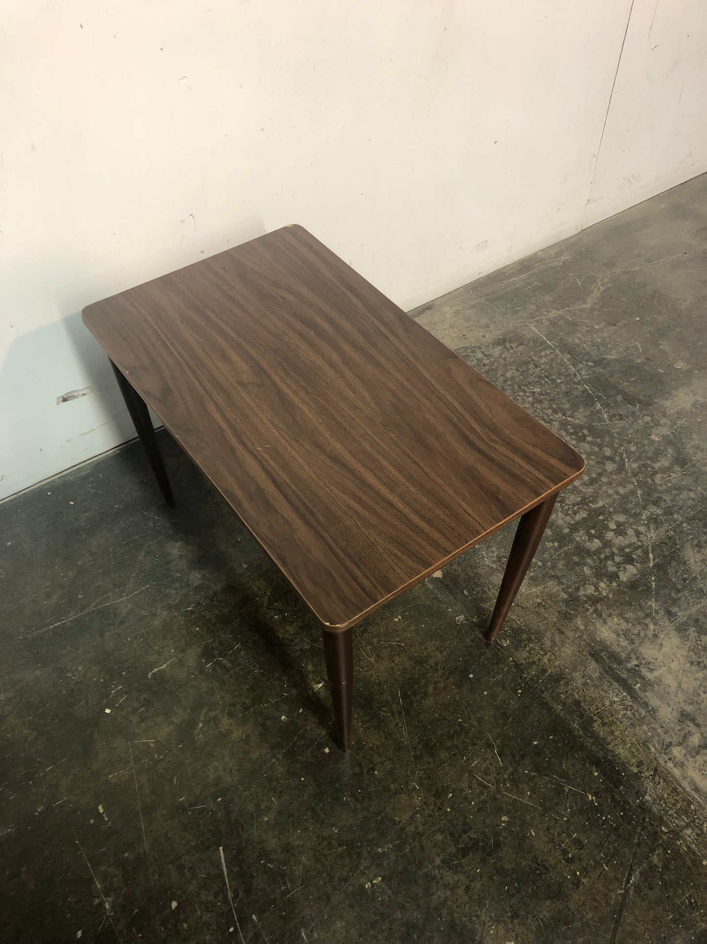 Table d'appoint style mid-century