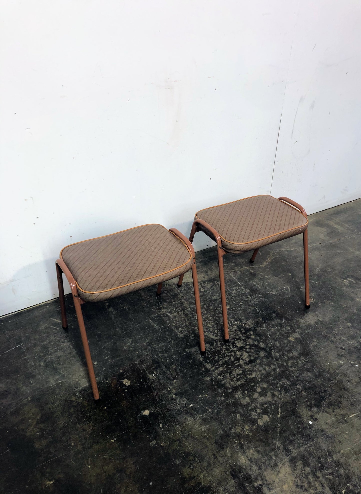 Petits bancs rembourrés