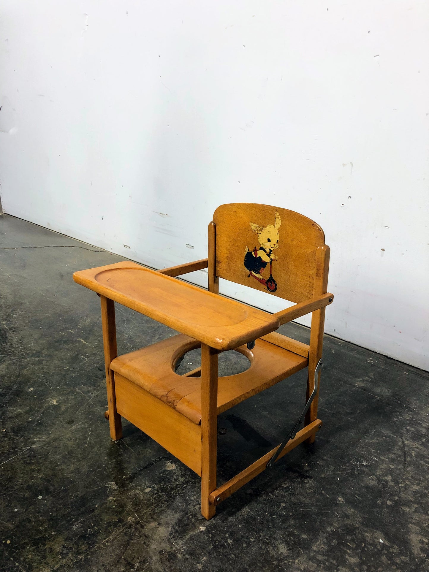 Chaise en bois pour bambin.e