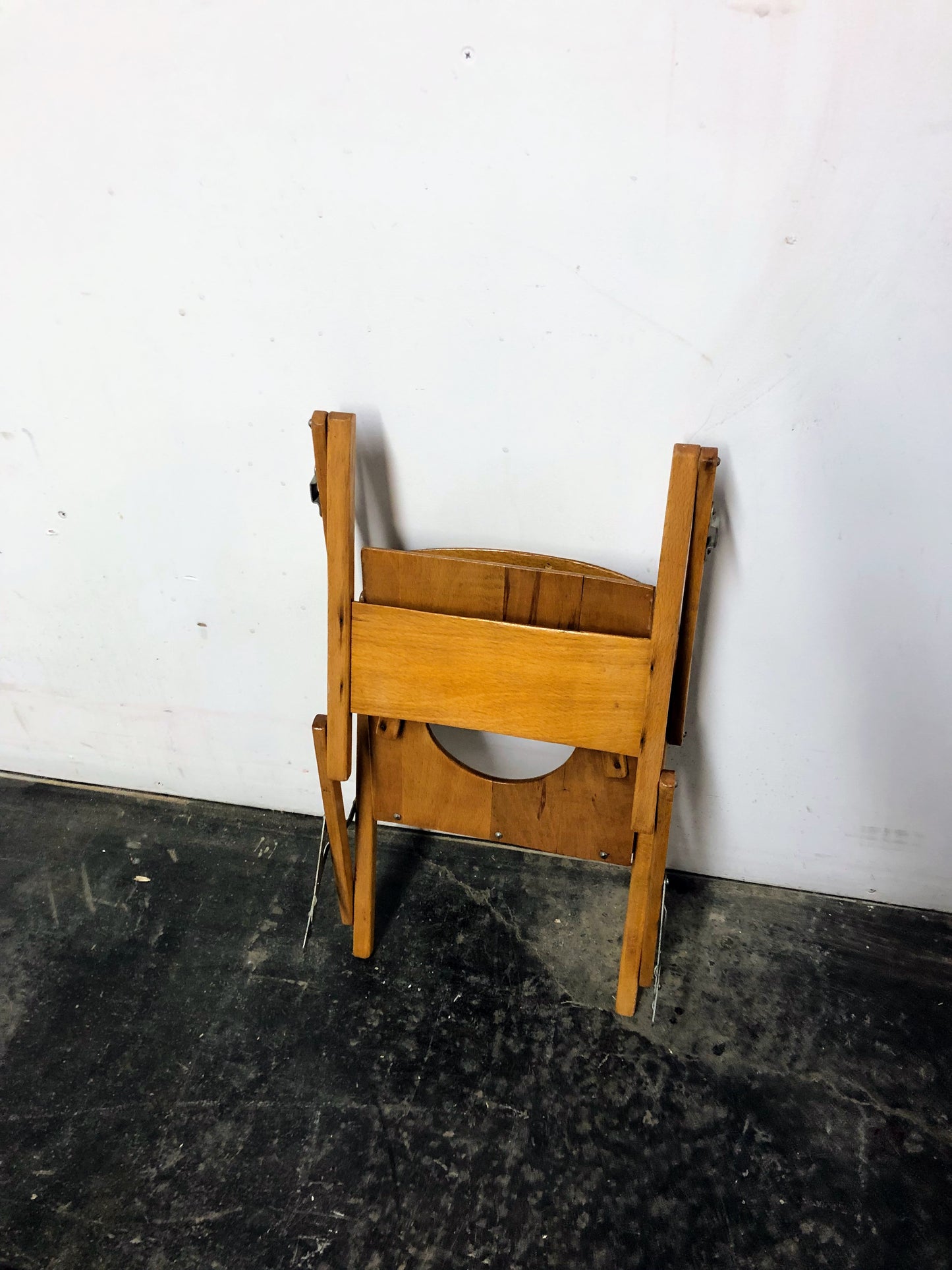 Chaise en bois pour bambin.e