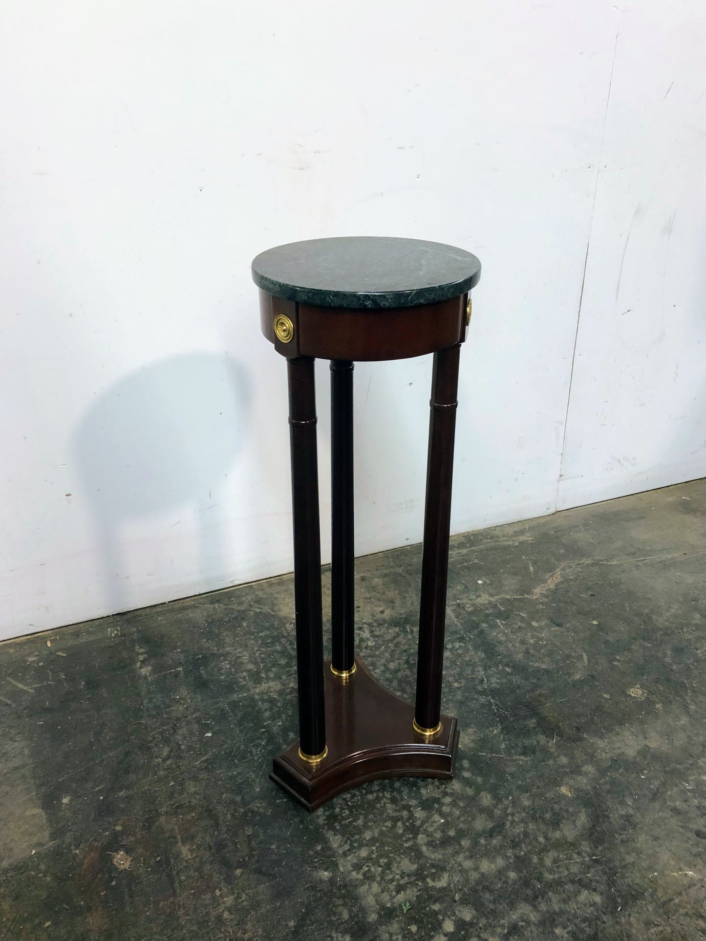 Table haute en bois et en granite