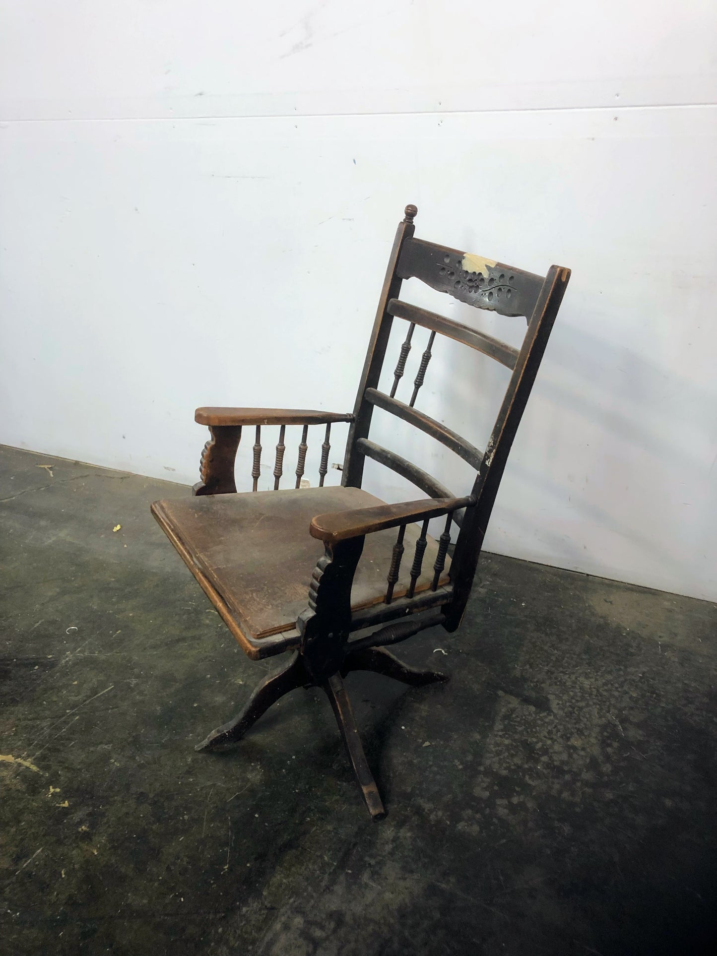 Chaise de bureau antique