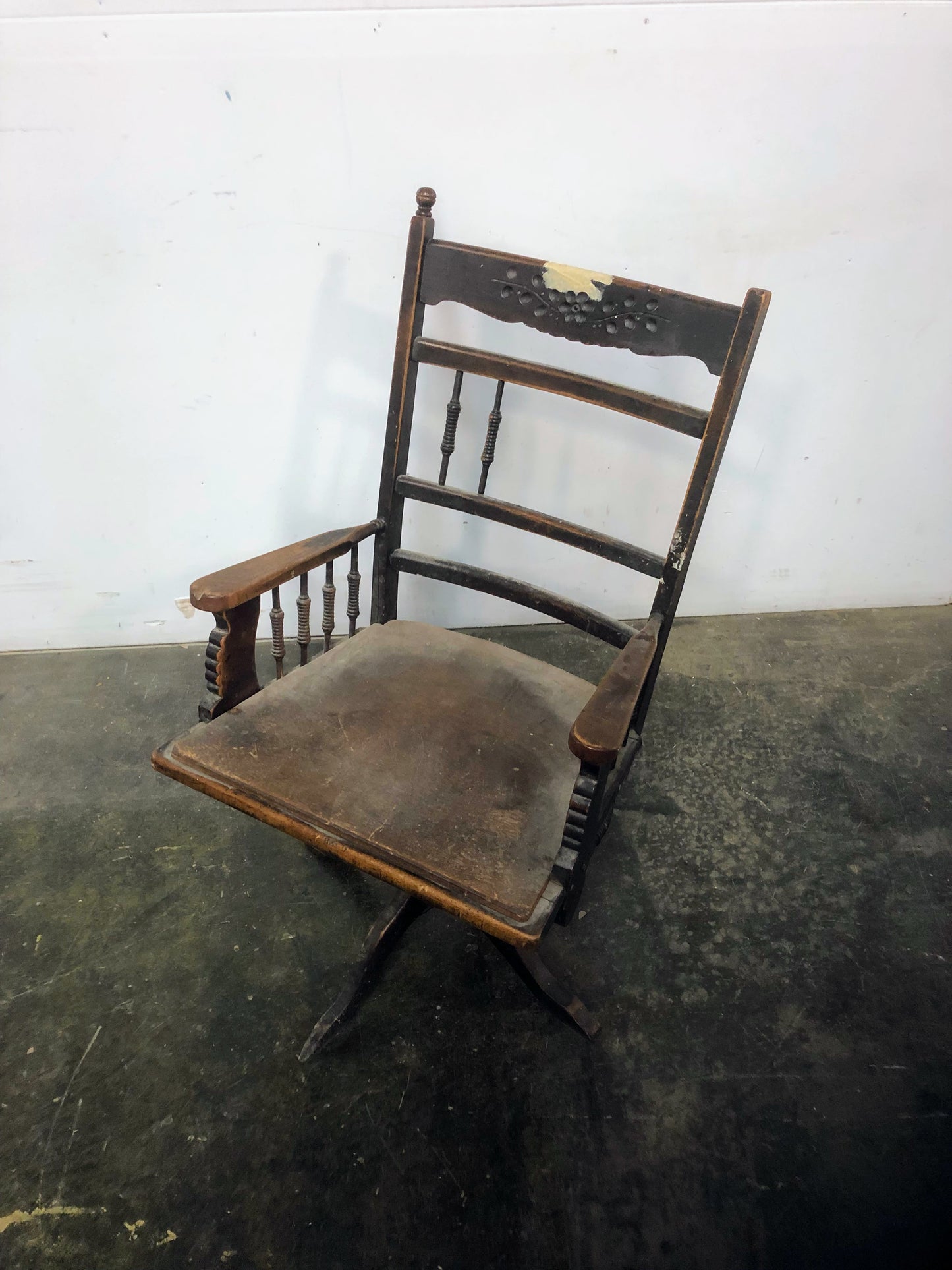 Chaise de bureau antique