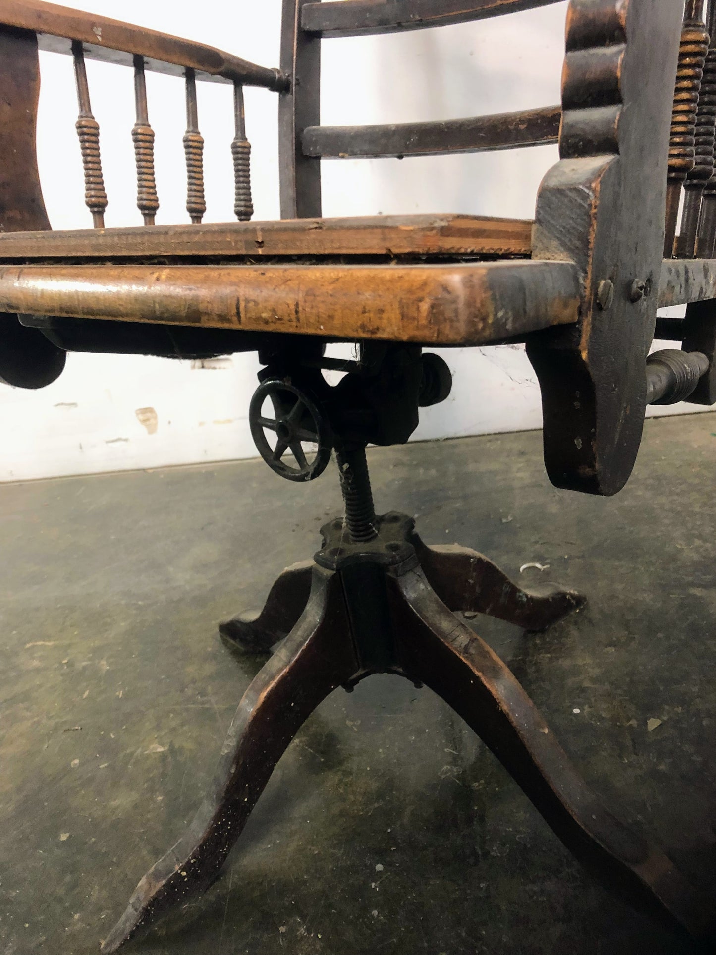 Chaise de bureau antique