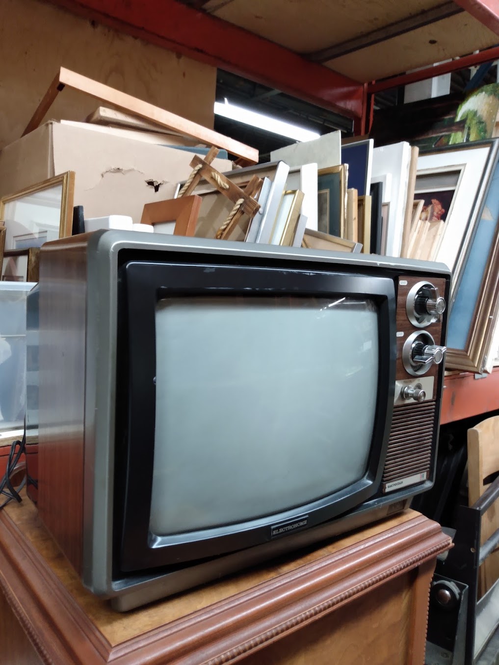 Petite télévision cathodique vintage