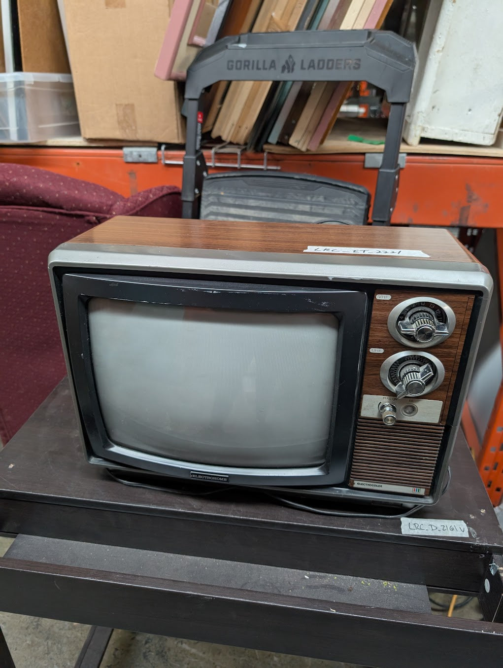 Petite télévision cathodique vintage