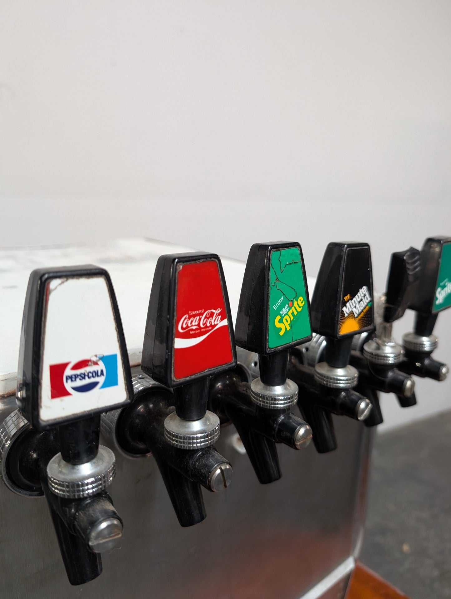 Distributeur de liqueurs en fontaine non fonctionnel