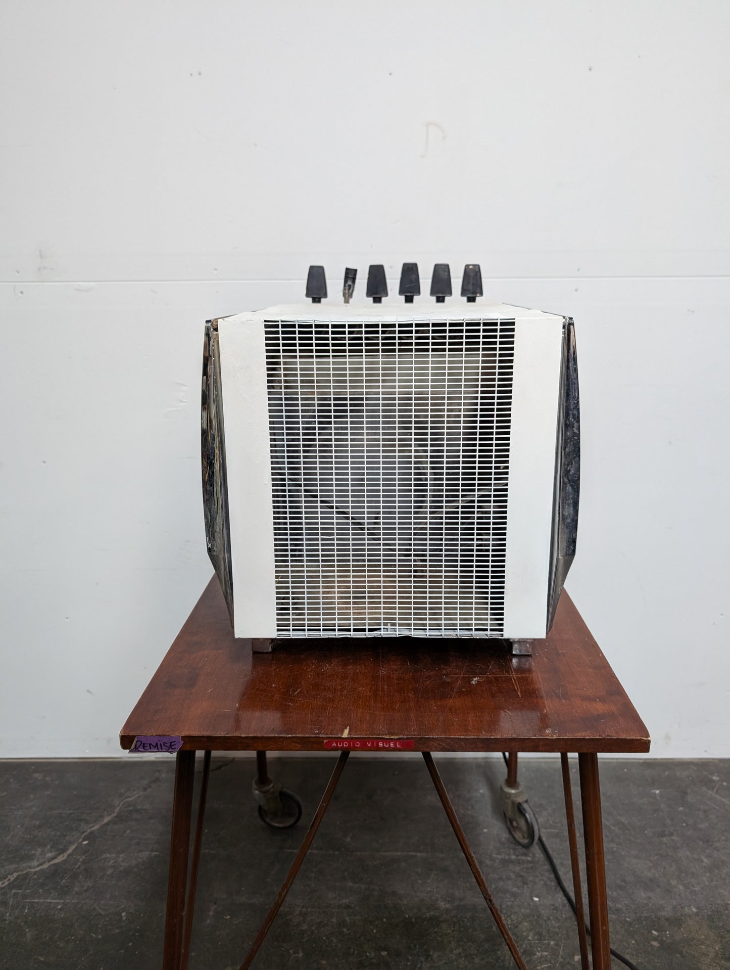 Distributeur de liqueurs en fontaine non fonctionnel