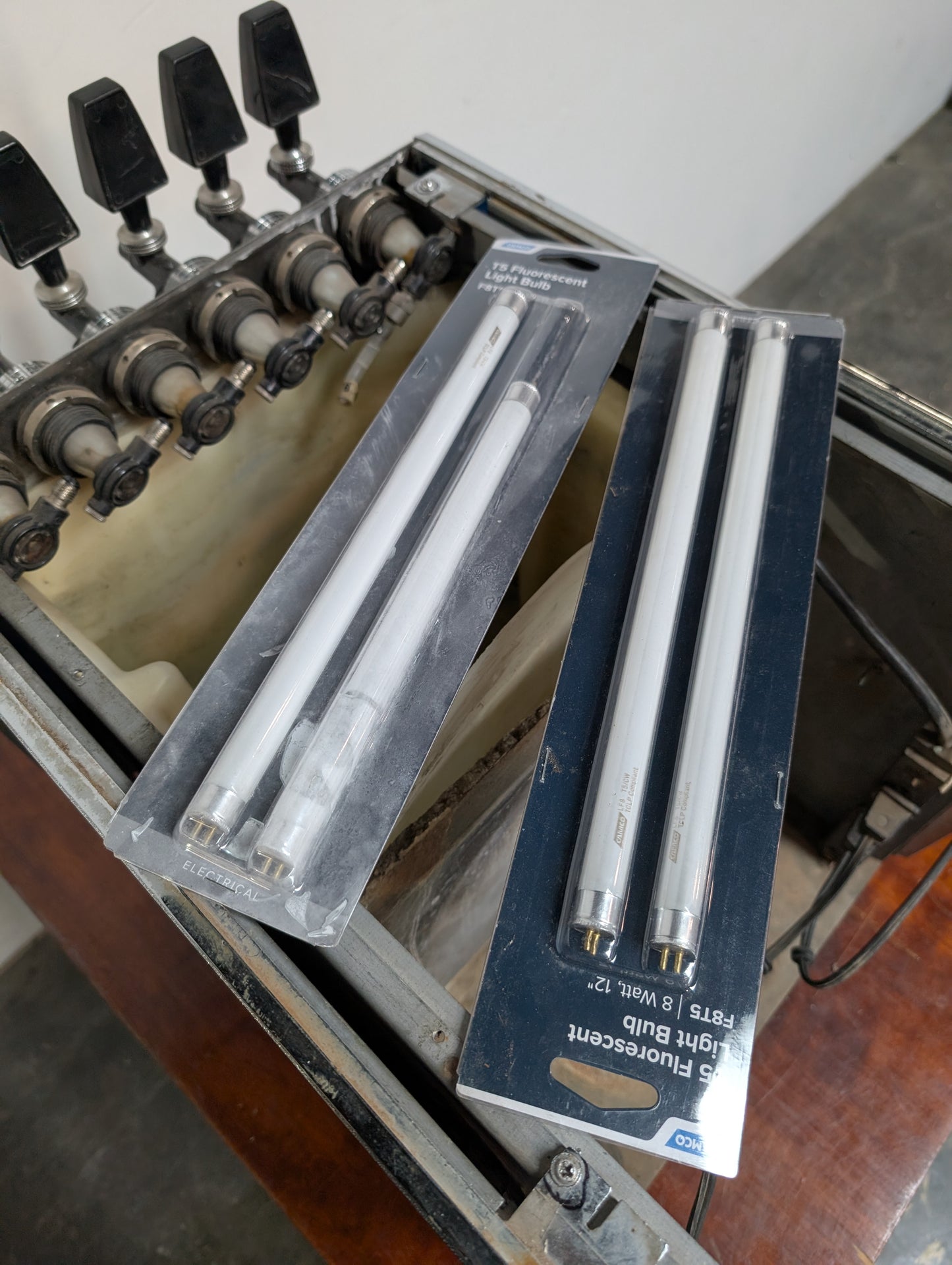 Distributeur de liqueurs en fontaine non fonctionnel