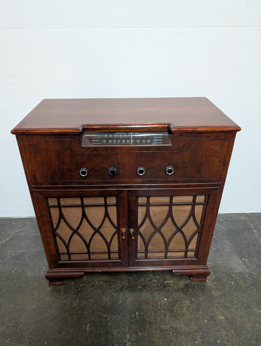 Meuble radio et table tournante