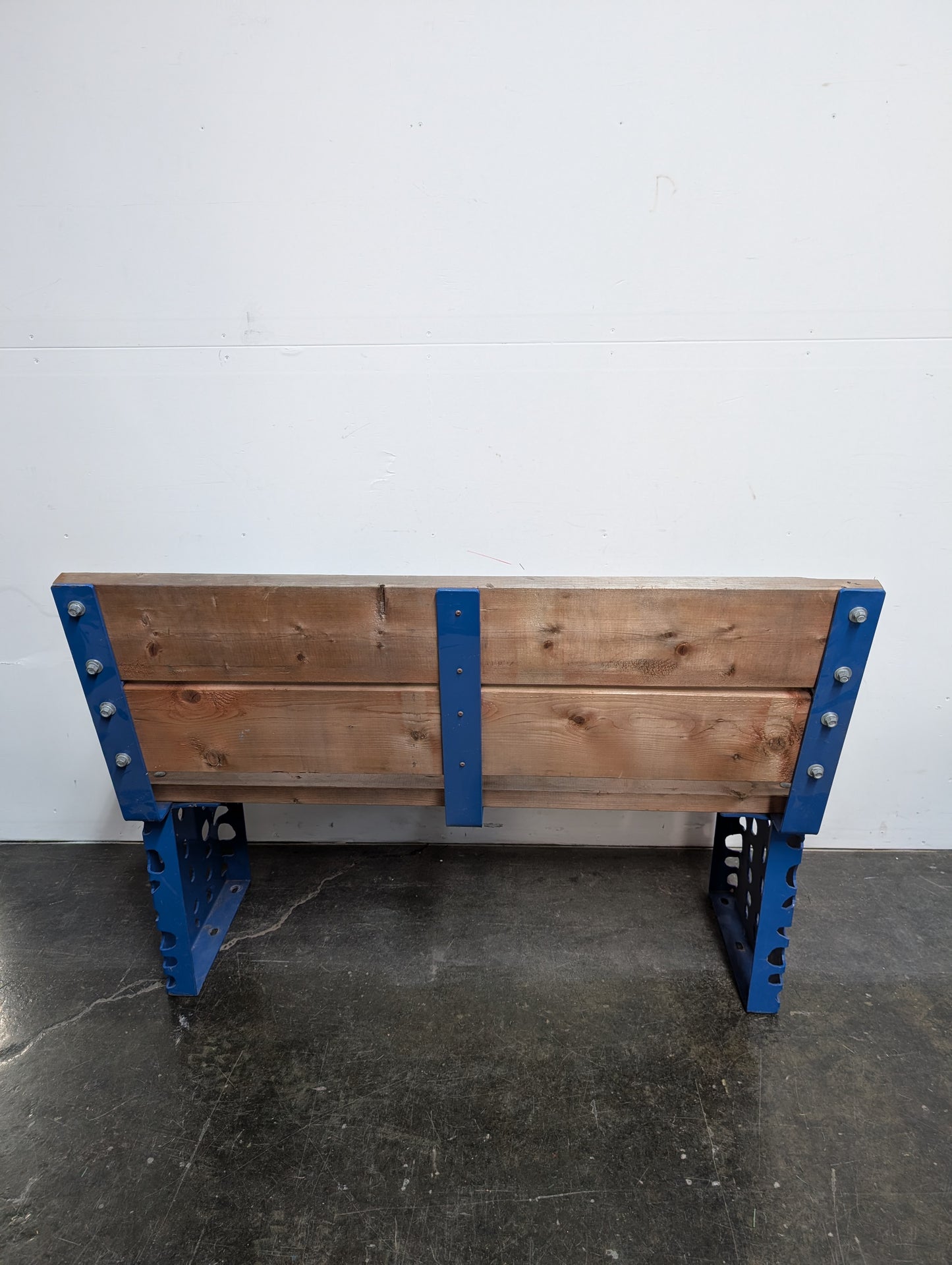 Banc de parc urbain à dossier