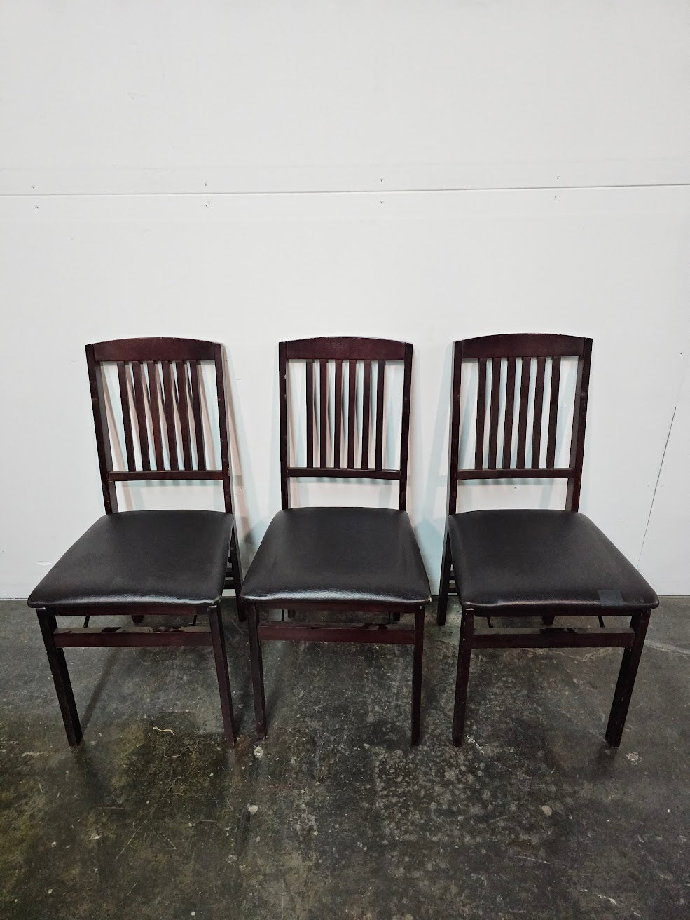 Chaises pliantes en bois - Assise cuir noir