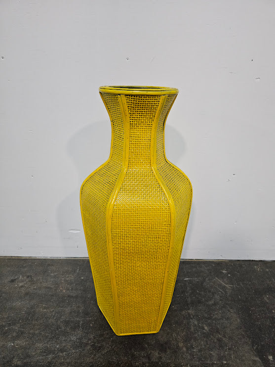 Vase jaune en osier