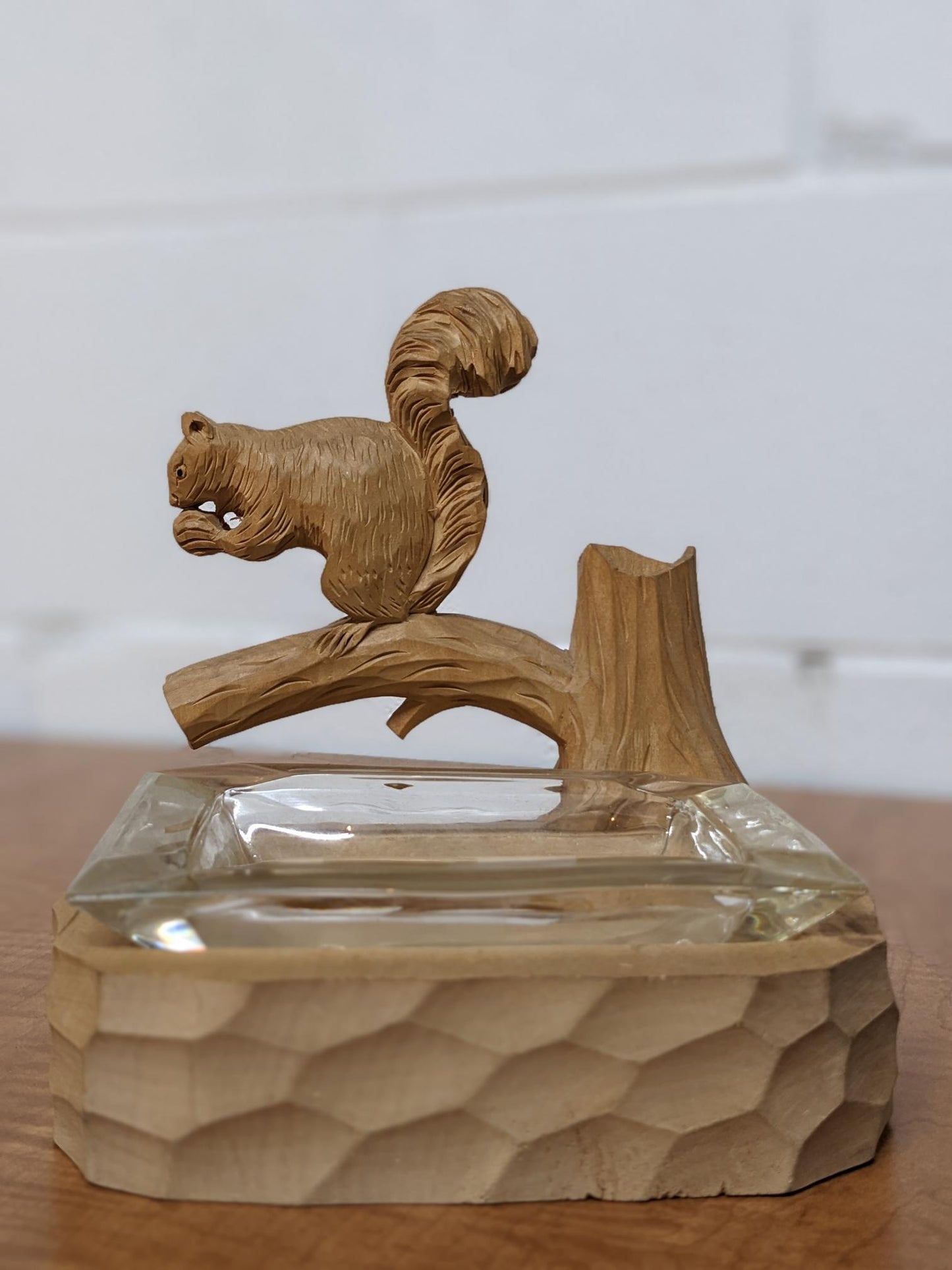 Cendrier en bois sculpté