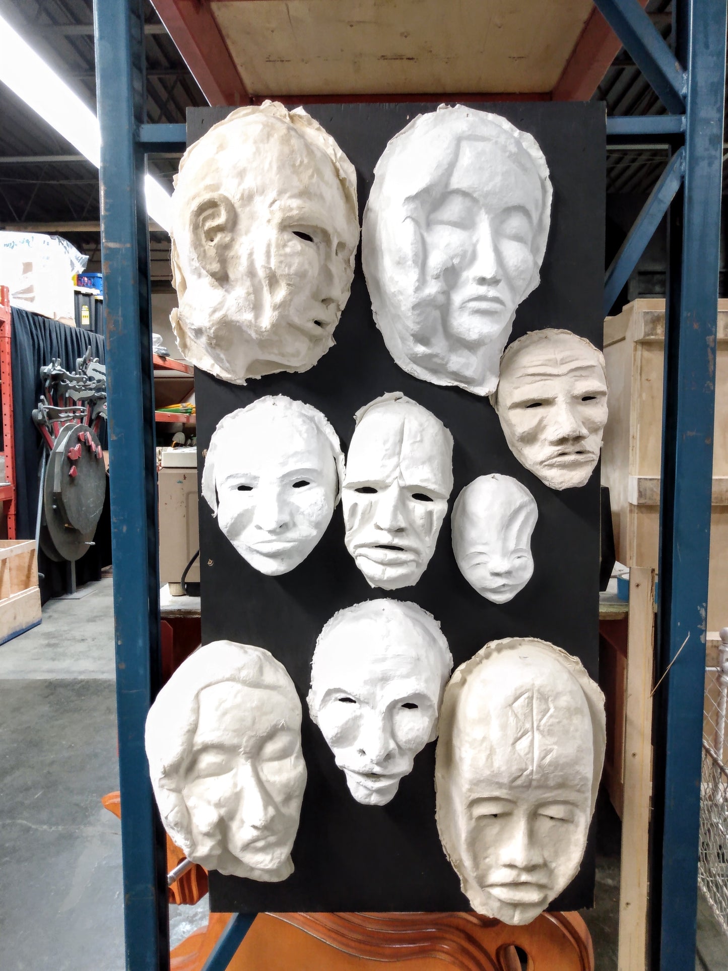 Masque en papier mâché
