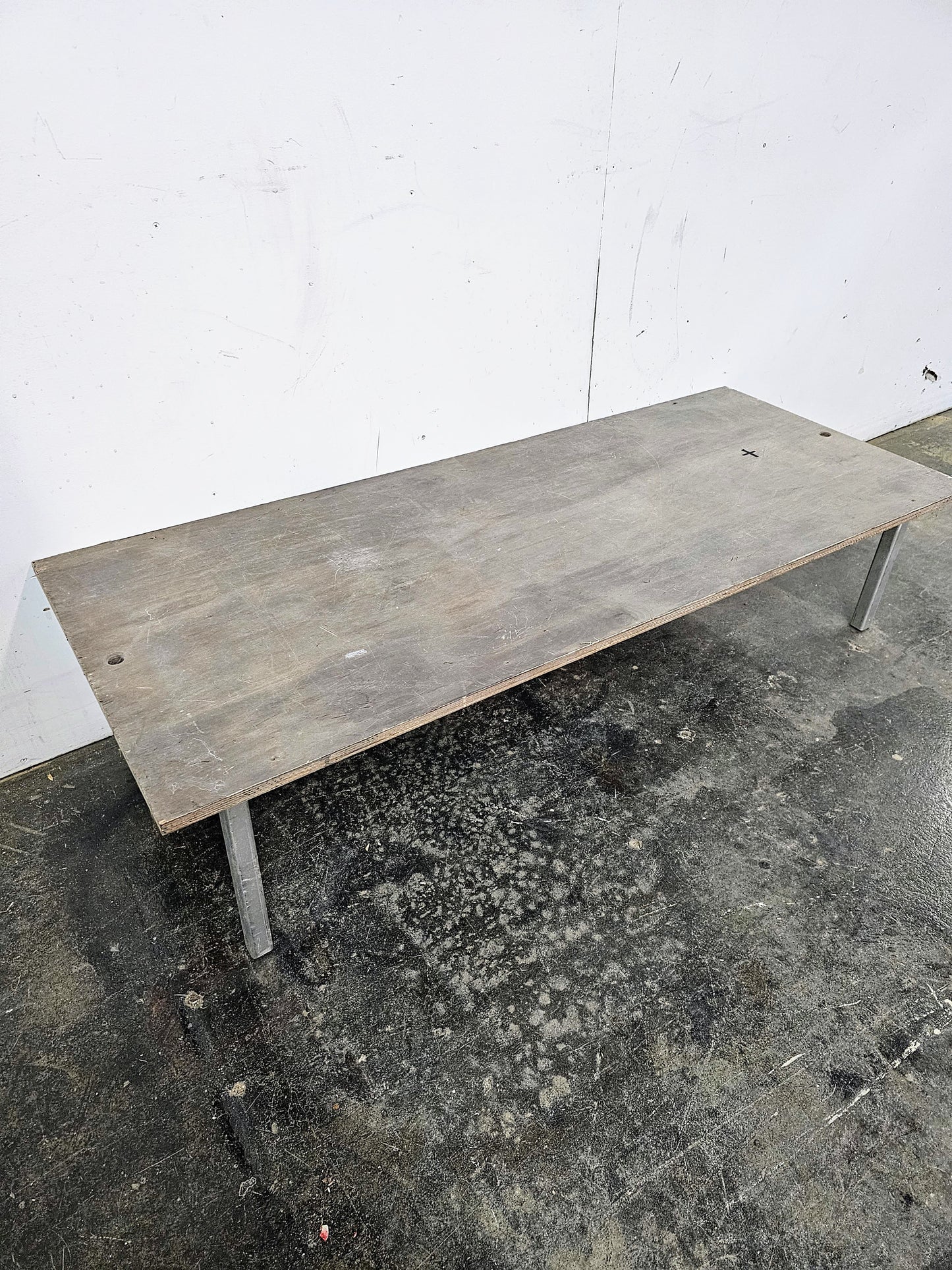 Table basse avec structure en aluminium