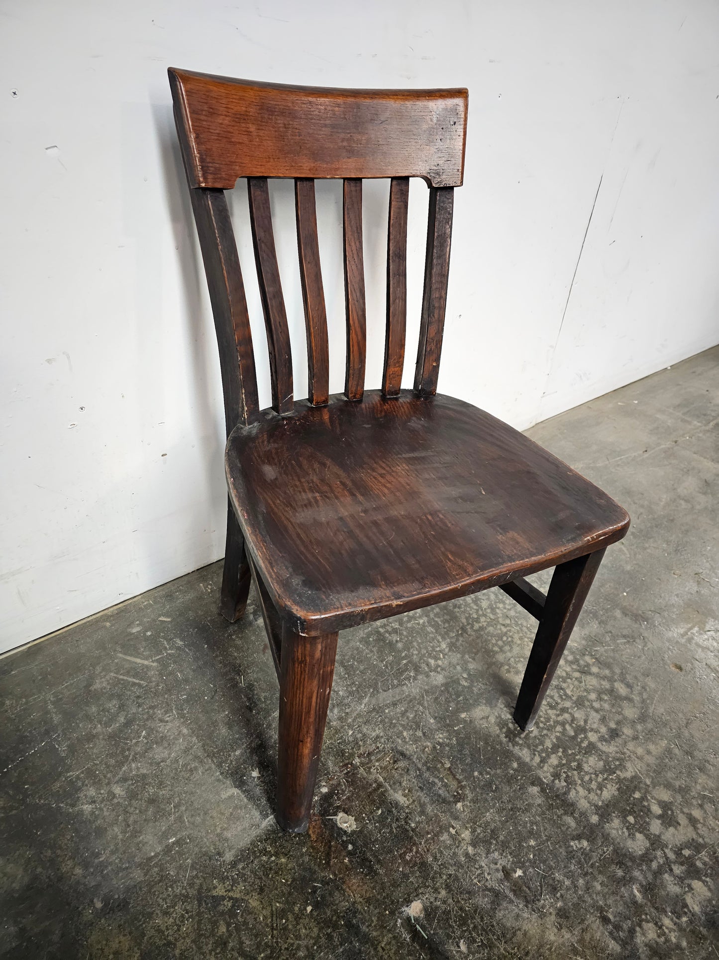 Chaise simple en bois