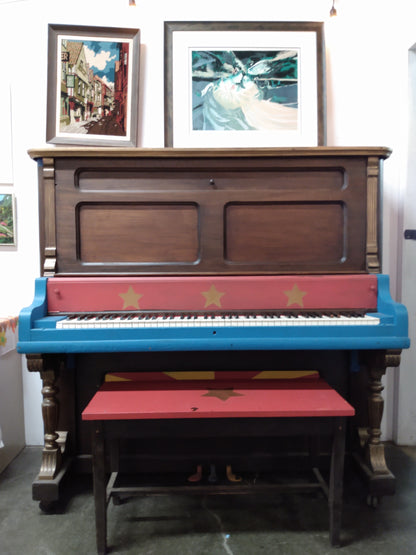 Piano droit peint