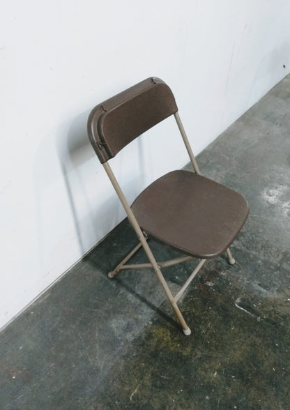 Chaise pliante brune
