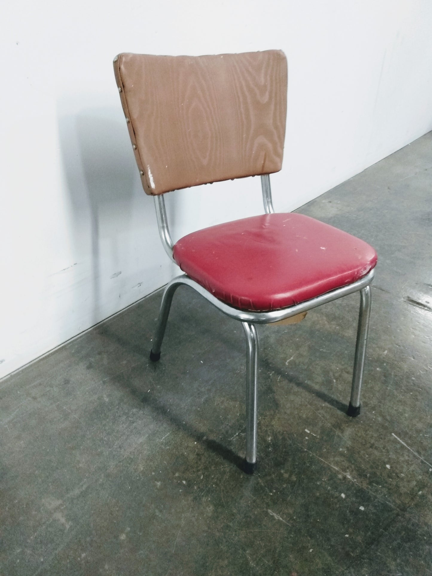 Chaise de cuisine retro - rouge et marron