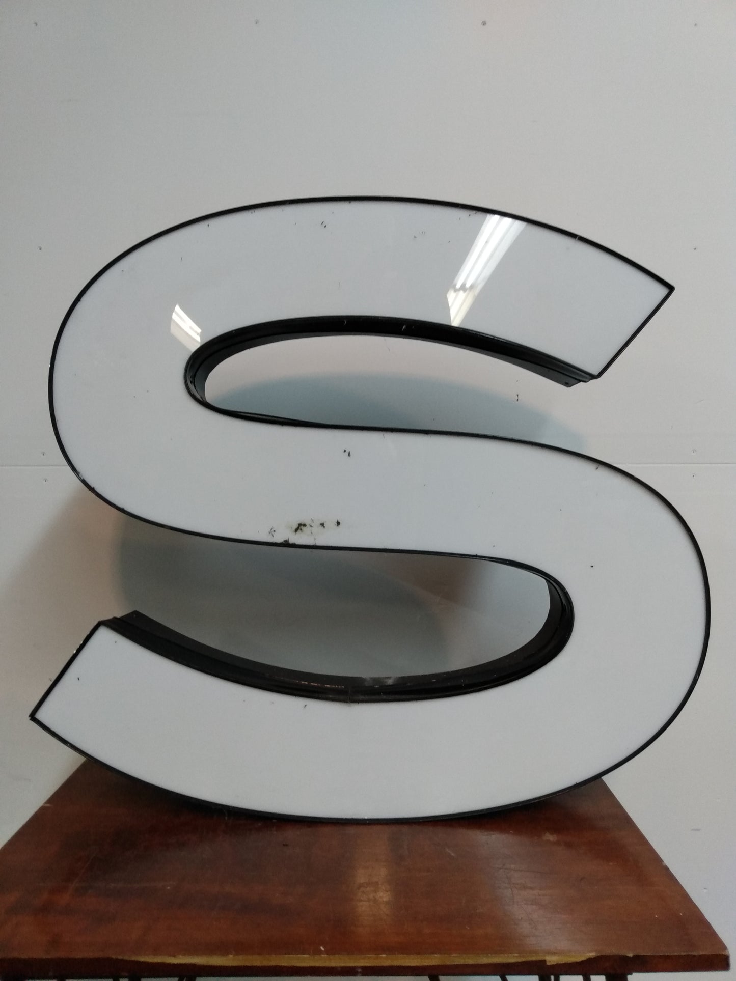 Lettres géantes blanches