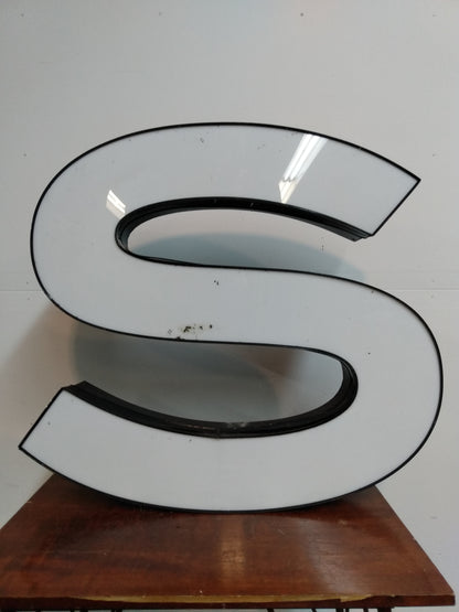 Lettres géantes blanches