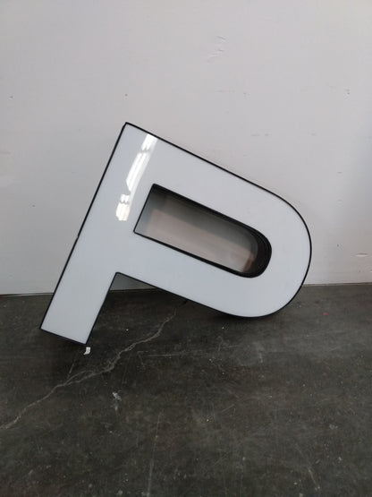 Lettres géantes blanches