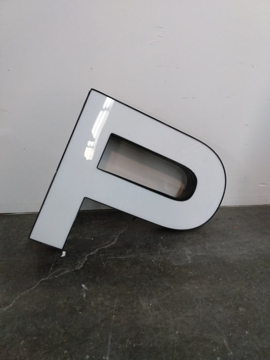 Lettres géantes blanches