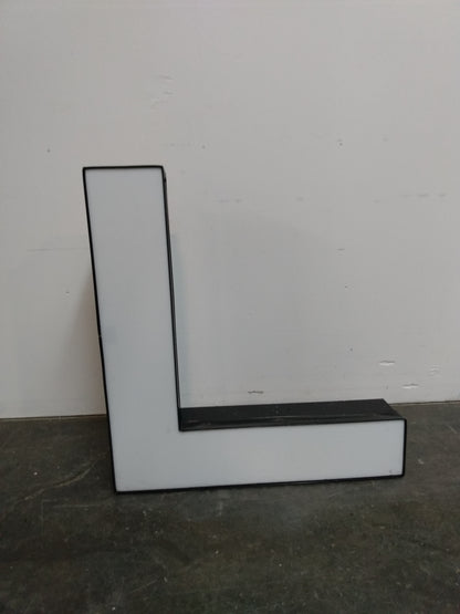 Lettres géantes blanches