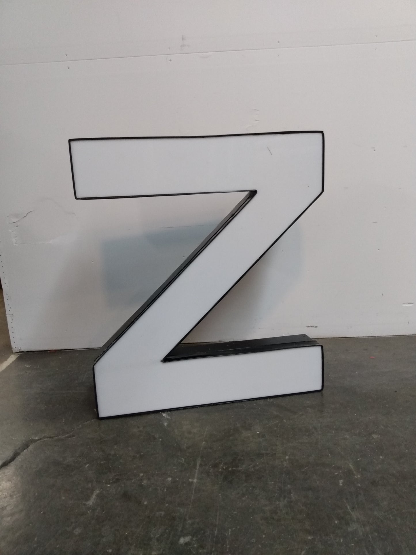 Lettres géantes blanches