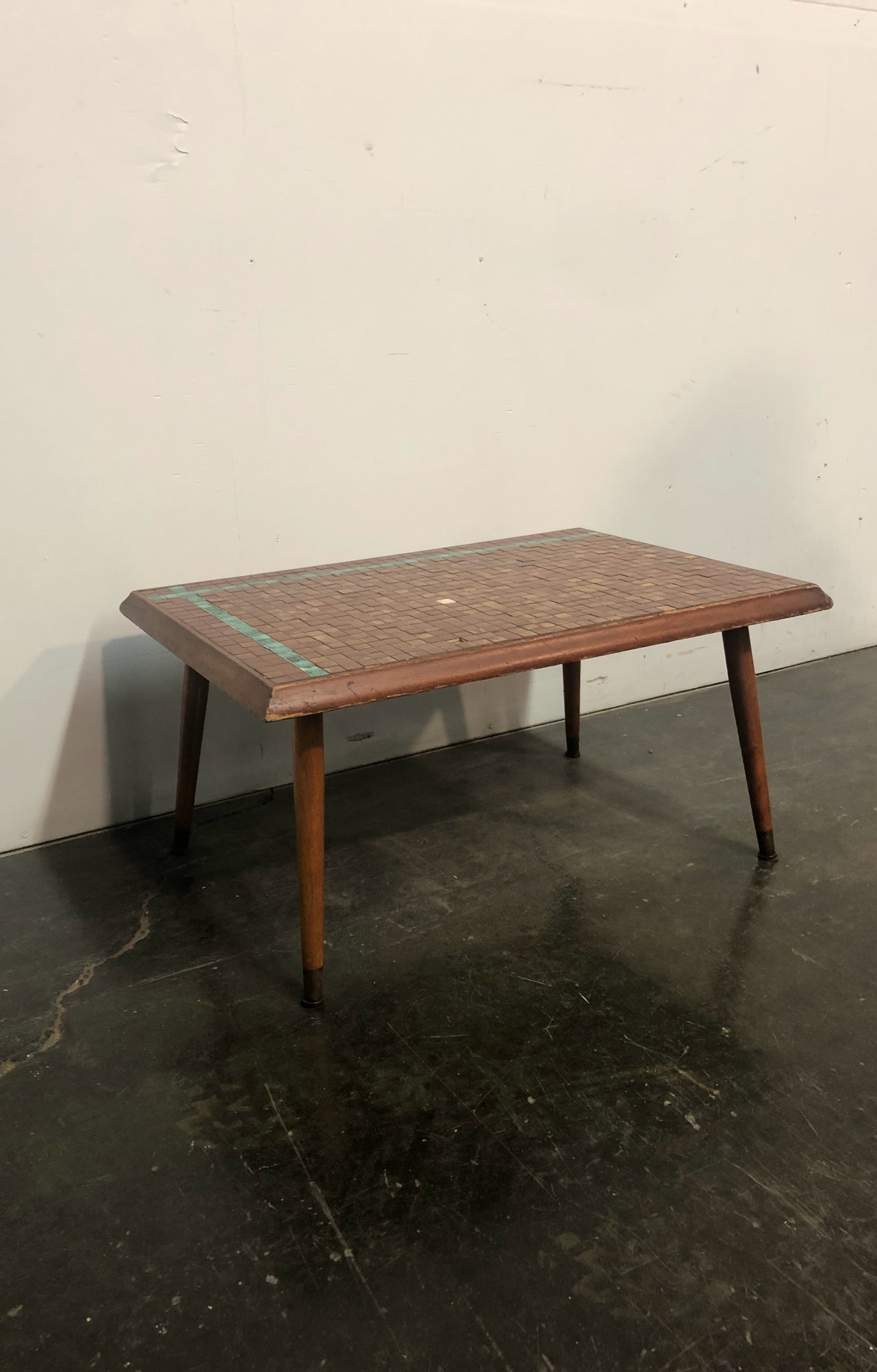 Table basse avec surface en céramique